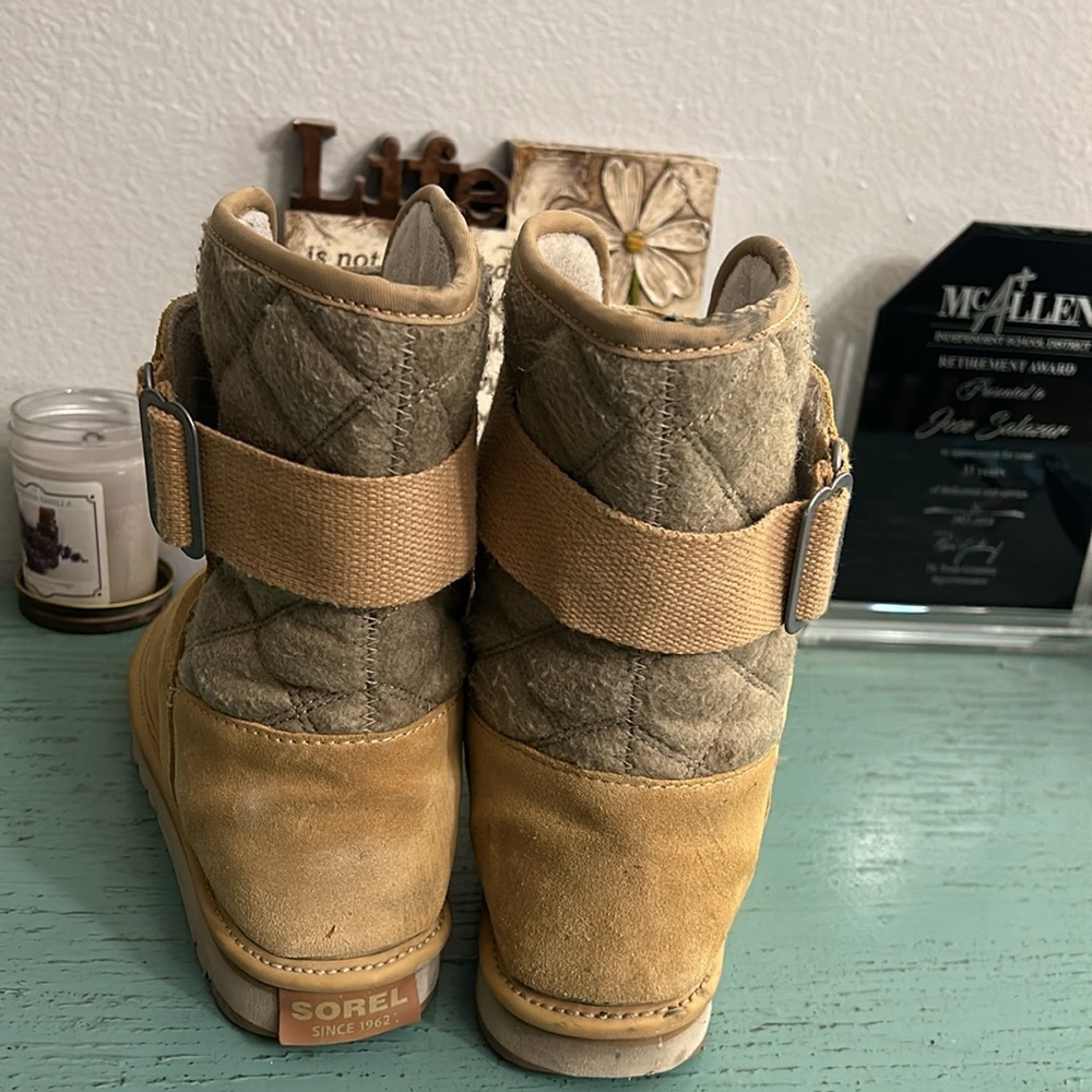 Sorel Boots SZ 8.5 - Picture 3 of 7